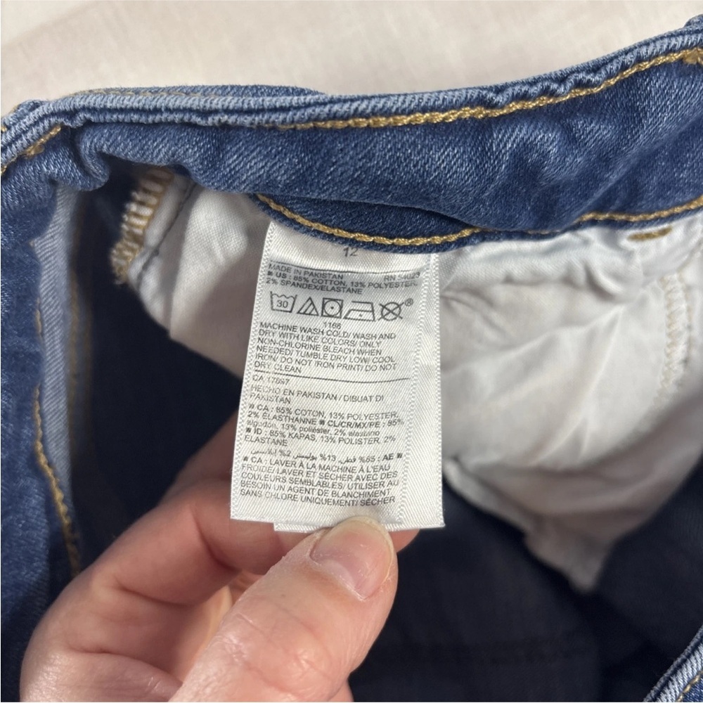 Old Navy Women's Skinny Jeans in Dark Blue Wash - Picture 4 of 7